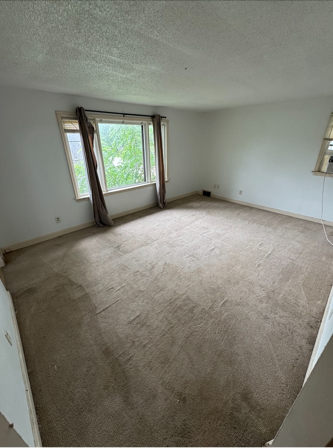 Building Photo - 408 3rd Ave NE