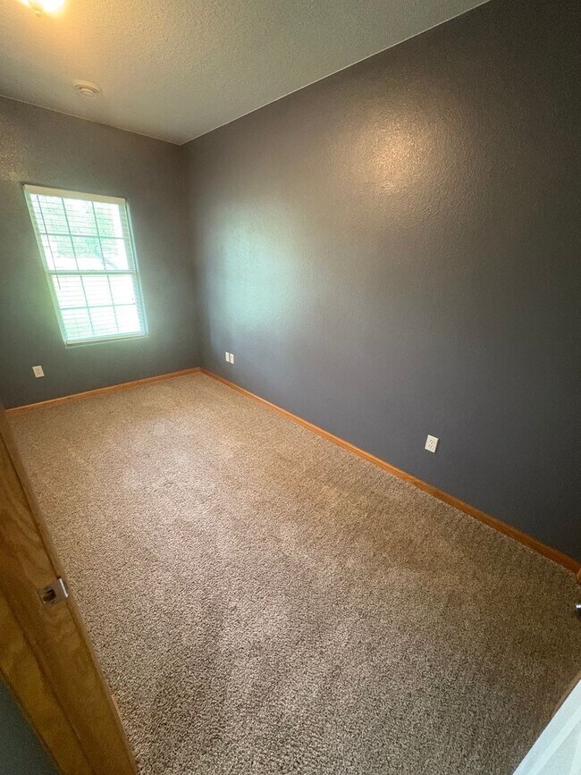 Building Photo - 3 bedroom 2.5 bathroom single family home in Cedar Falls school district