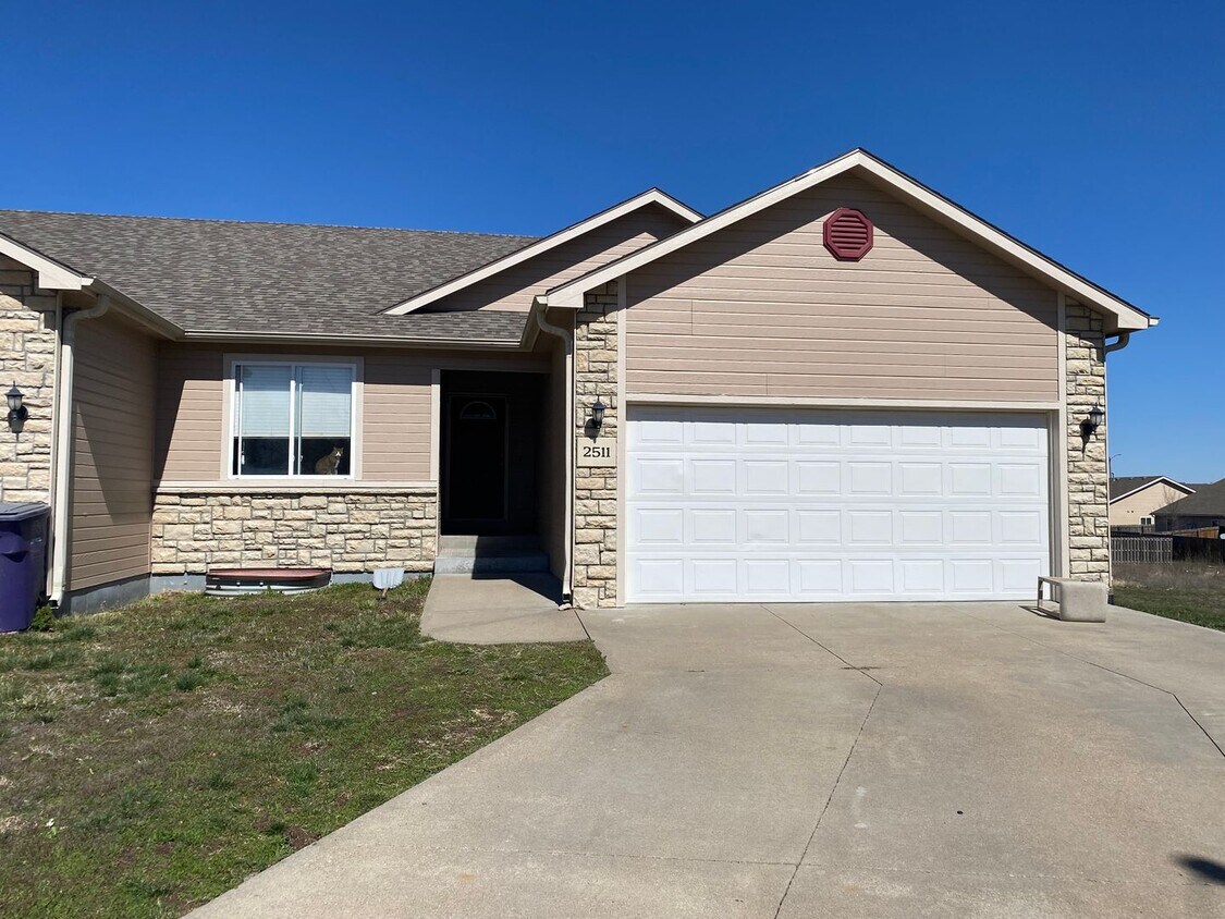 2511 Butterfield Ct, Manhattan, KS 66502 House Rental in Manhattan