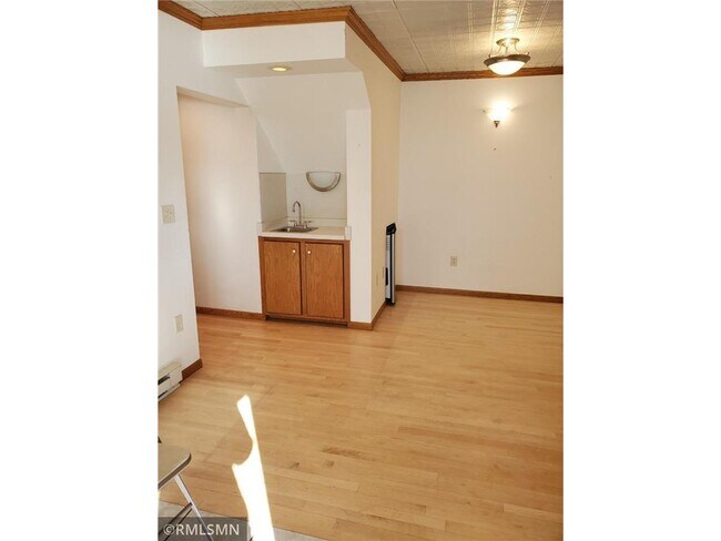 Building Photo - 1071 7th St W