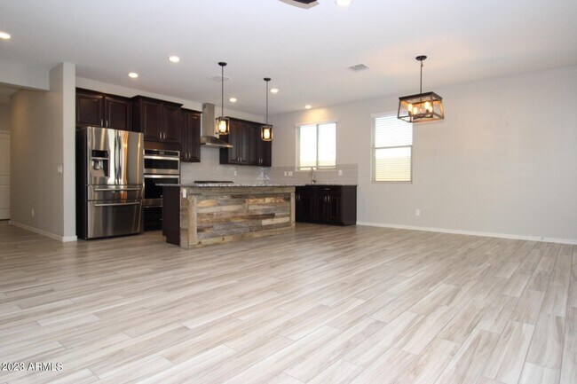 Foto del edificio - 32618 N 50th St