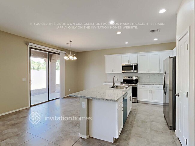Foto del edificio - 14524 W Poinsettia Dr