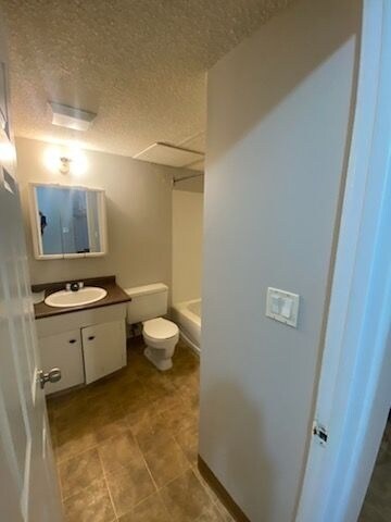 Building Photo - 1 Bed 1 Bath Unit in Red Deer, AB