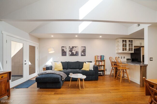 Building Photo - 2 br, 1 bath Townhome - 547 Cassatt Way