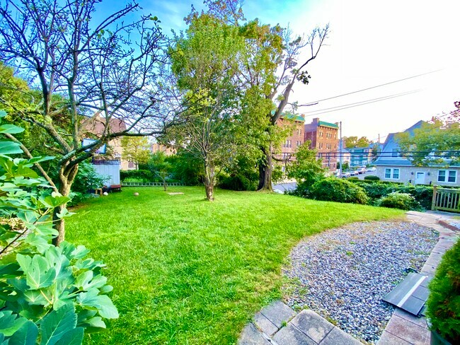 Building Photo - 72 Soundview St