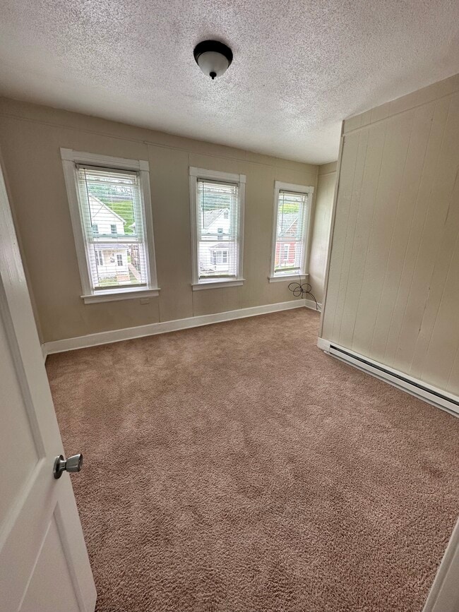 Building Photo - 331 Kaufmann Ave