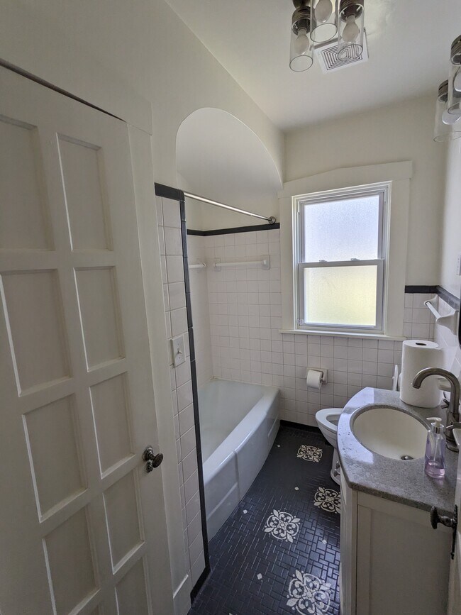 Bathroom - 901 Jones Ave