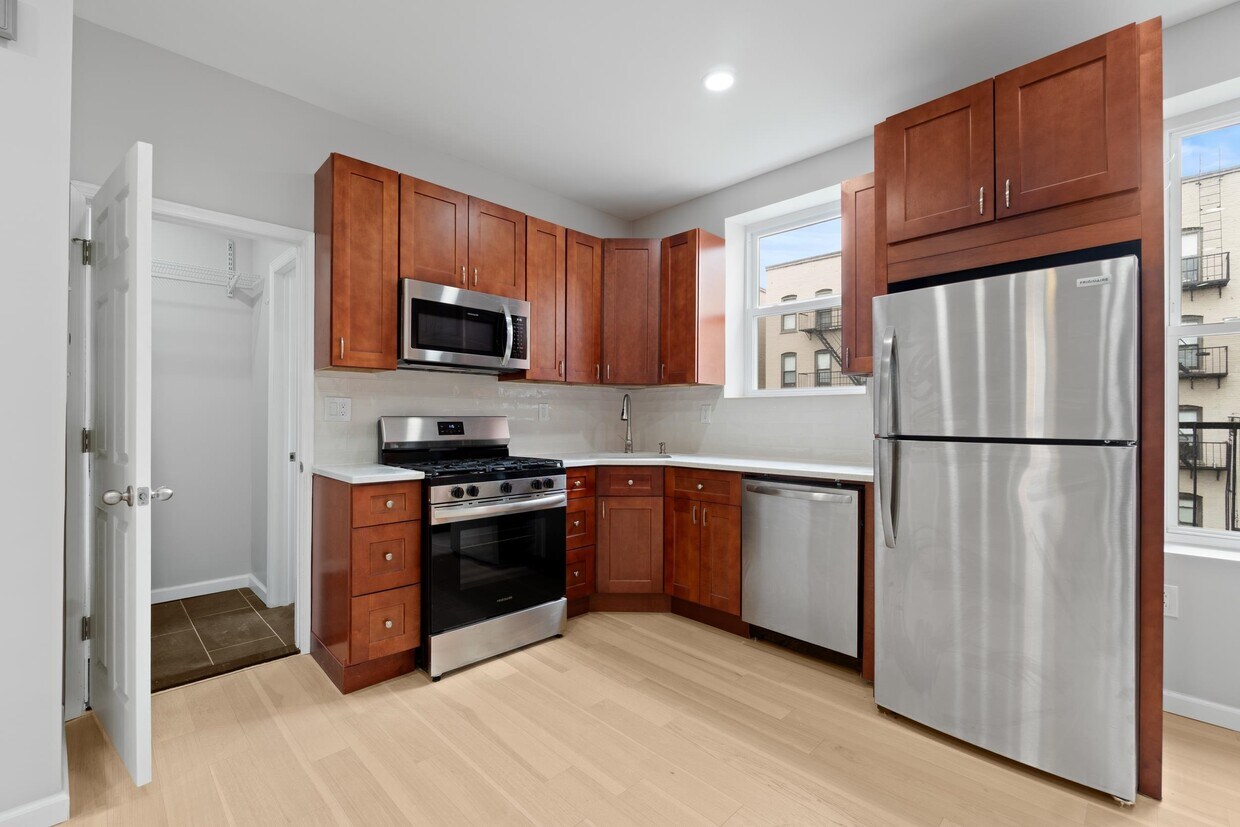 Foto principal - 916 Willow Ave