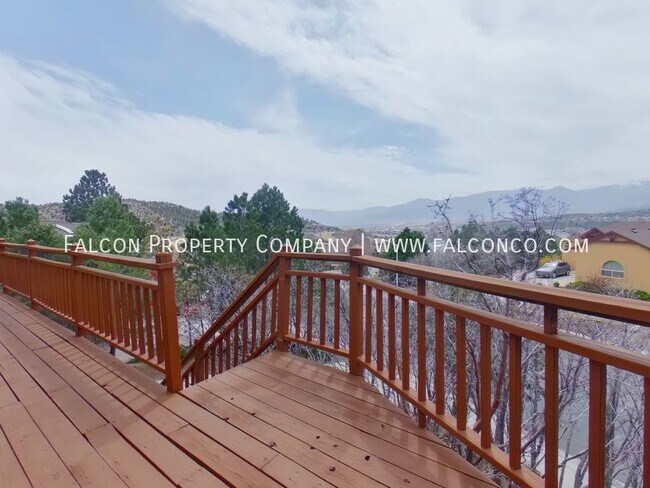 Photo - 985 Pulpit Rock Cir S House