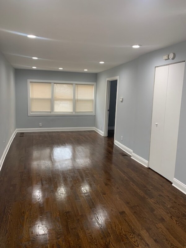 Foto del edificio - 1214 W 98th St
