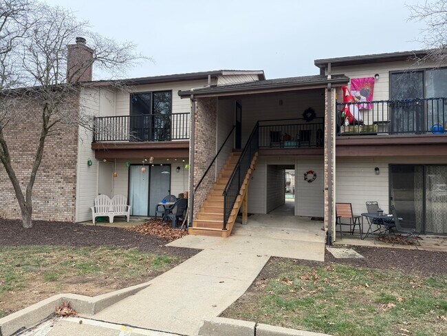 Building Photo - 1887 Waterfront Dr N