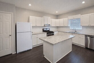 Building Photo - 511 W Cleveland St