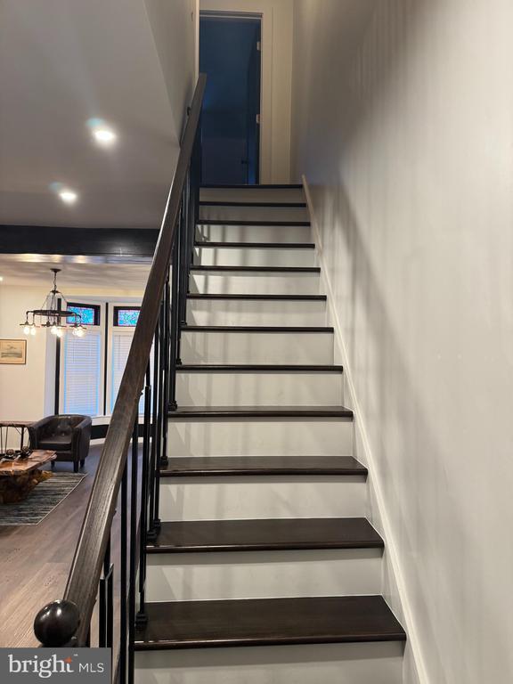 Building Photo - 814 Chestnut St