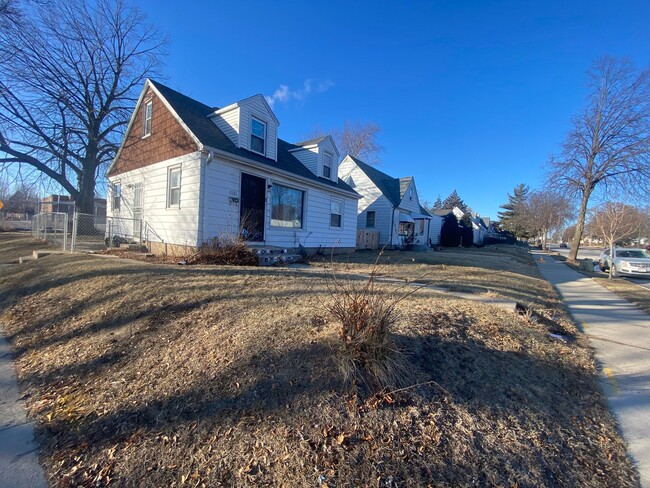 Foto del edificio - 3BR SINGLE FAMILY, FULL BASEMENT, BIG FENC...