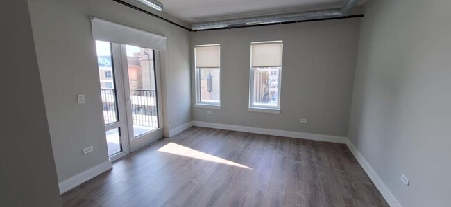 Building Photo - 1 bedroom in Chicago IL 60657