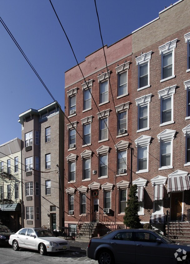 Building Photo - 404 Adams St