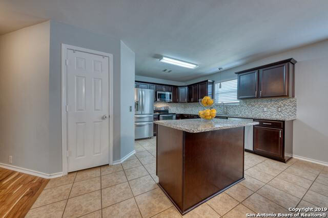 Building Photo - 3/2 in Schertz, TX