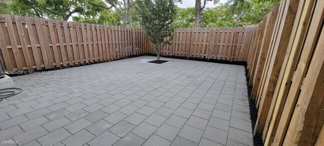 Foto del edificio - 3 br, 2.5 bath House - 1105 SE 27th Ter