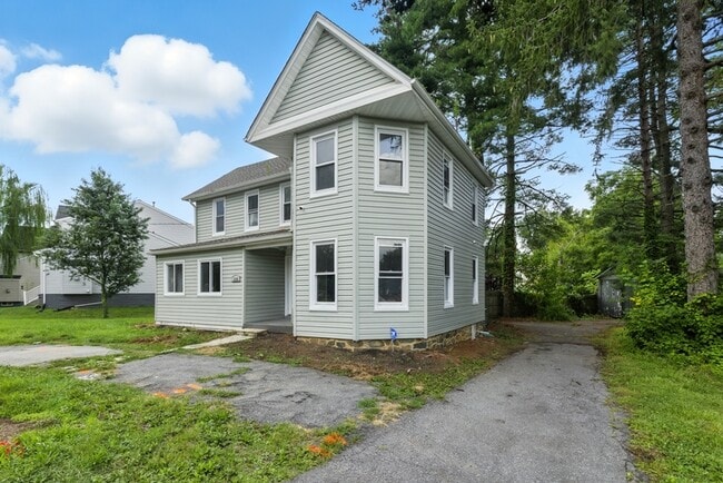 Building Photo - 3220 N Rolling Rd Building Photo - 3220 N Rolling Rd