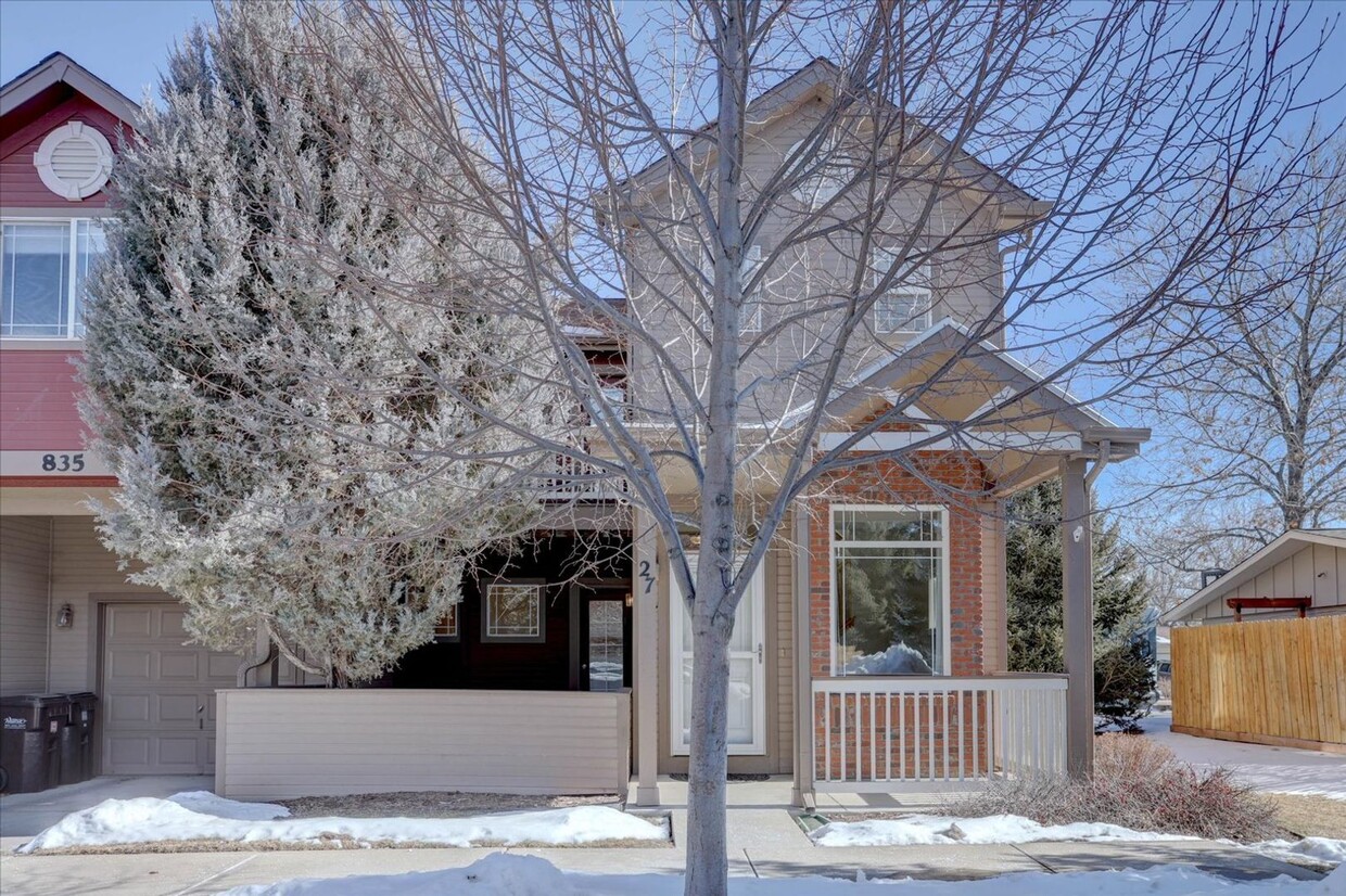 Primary Photo - Longmont 3-bedroom townhome for rent