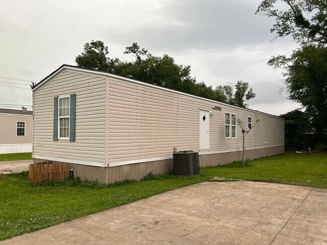 Foto del edificio - 805 Topsy Rd
