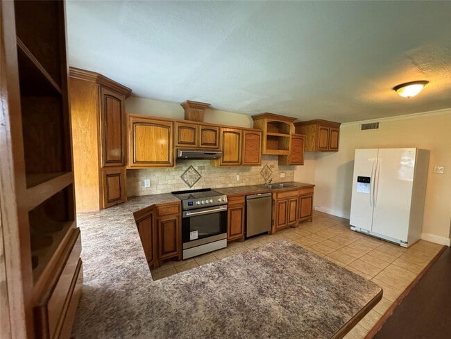 Building Photo - move in ready!