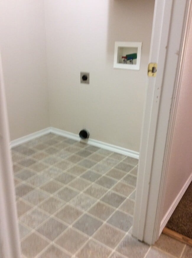 Building Photo - Cute Nampa home in one of  the most desira...