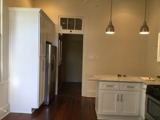 Building Photo - Spacious apartment on Magazine St