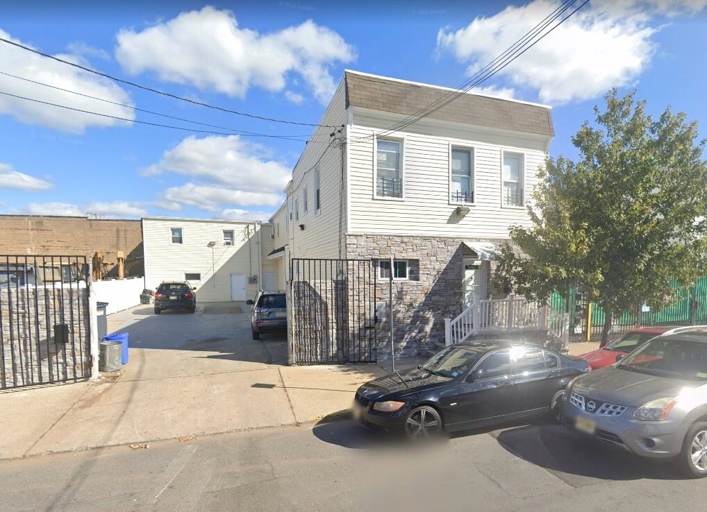 96 Delancy St Unit B, Newark, NJ 07105 Room for Rent in Newark, NJ