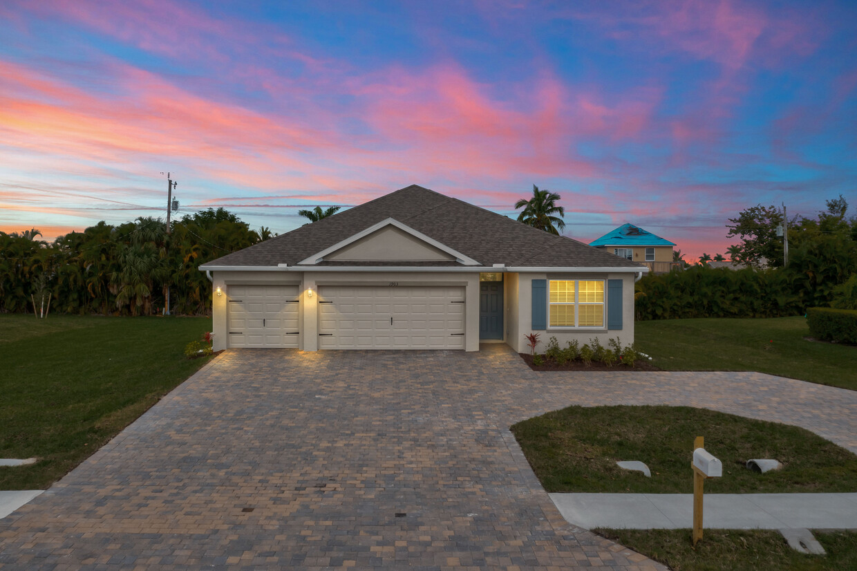 Primary Photo - 1903 Cape Coral Pky W