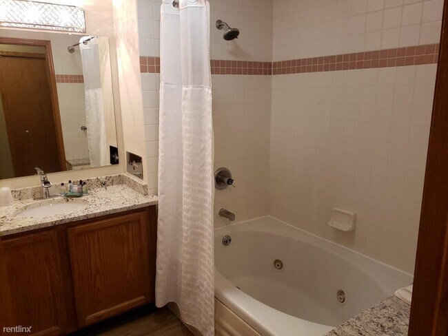 Building Photo - 2 br, 2 bath Condo - 111 Center St
