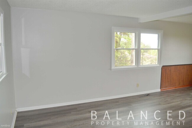 Building Photo - 2 br, 1 bath House - 1702 N 466th Rd