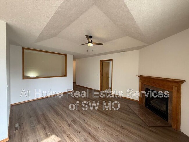 Foto del edificio - 104 W Twin Oak Dr