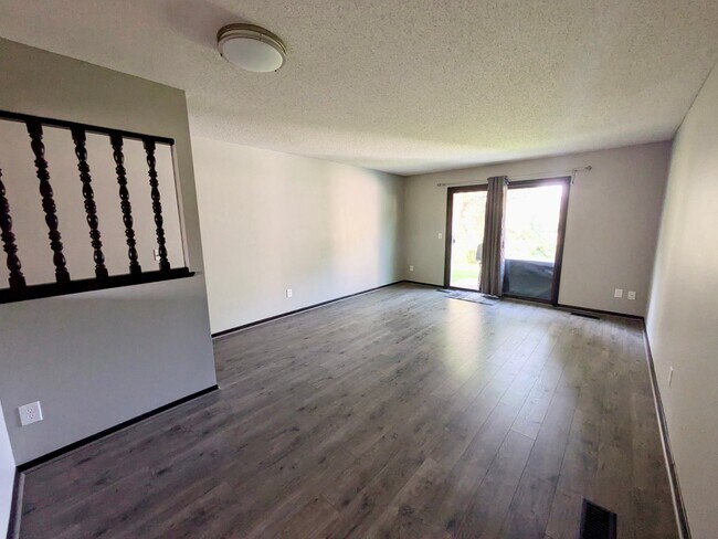 Foto del edificio - 569 Pleasure Creek Dr