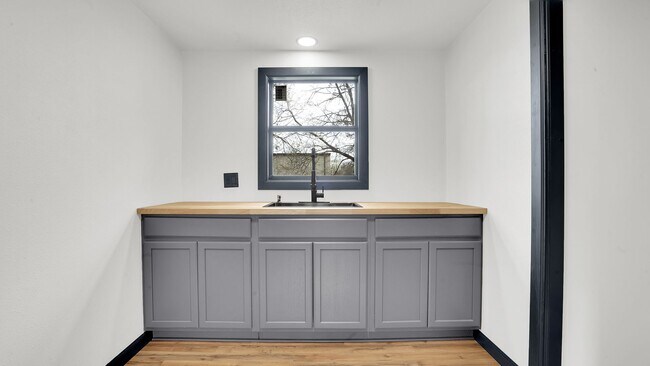 Foto del edificio - Updated 3 Bedroom Rental $1100/Month