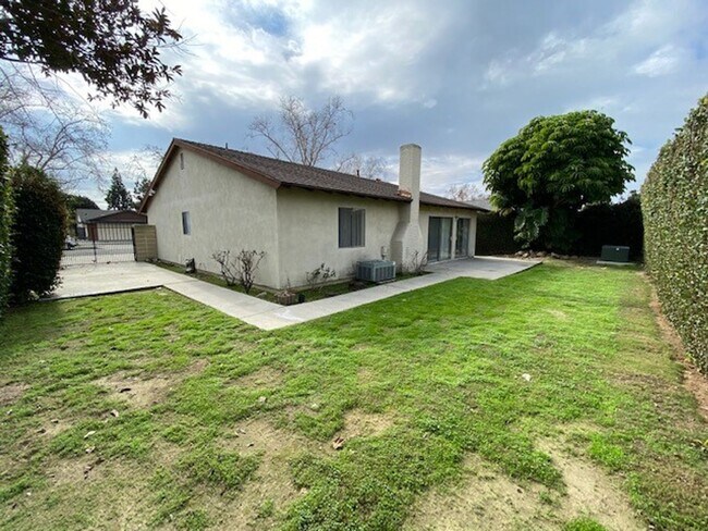 Building Photo - 3 Bedroom 2 Bath Home ,