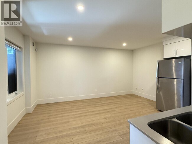 Photo du bâtiment - 901 Jackson Crescent