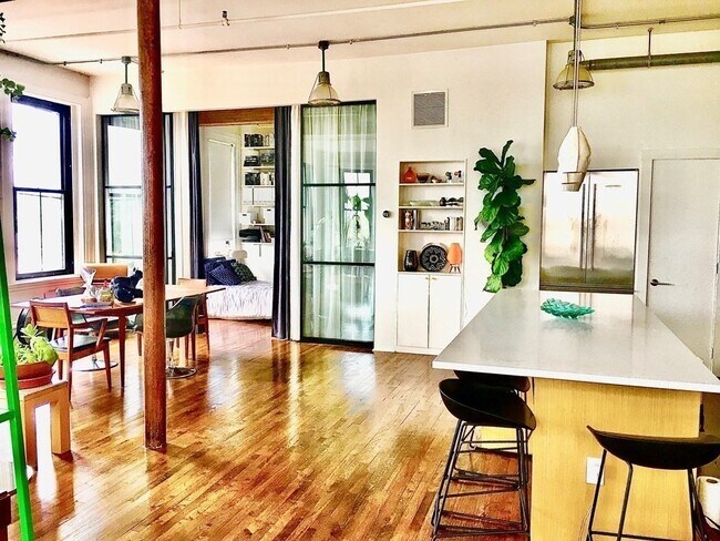 Building Photo - 9 Williams St