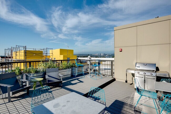 Building Photo - 2806 17th Ave S