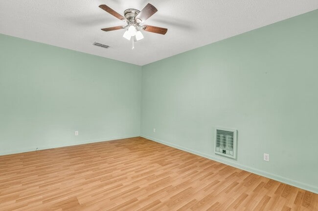 Foto del edificio - 711 Hemlock St