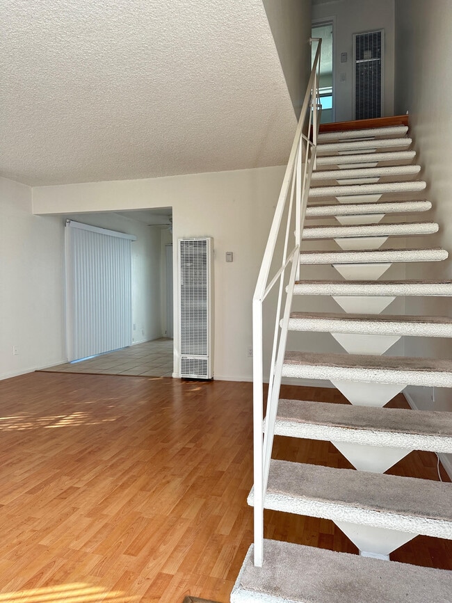 Entrada - 1909 Bataan Rd