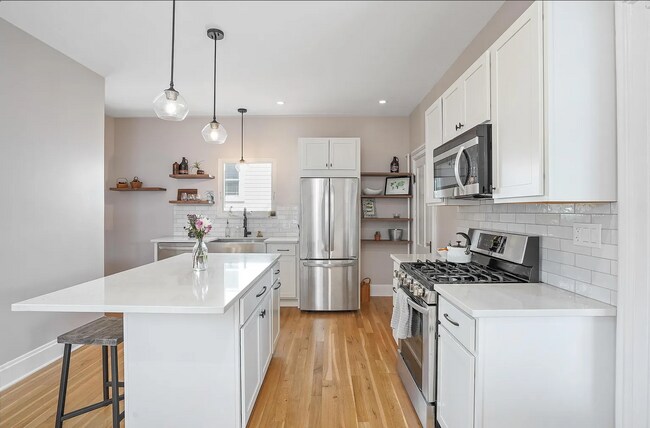 Foto del edificio - 329 E Jenkins Ave