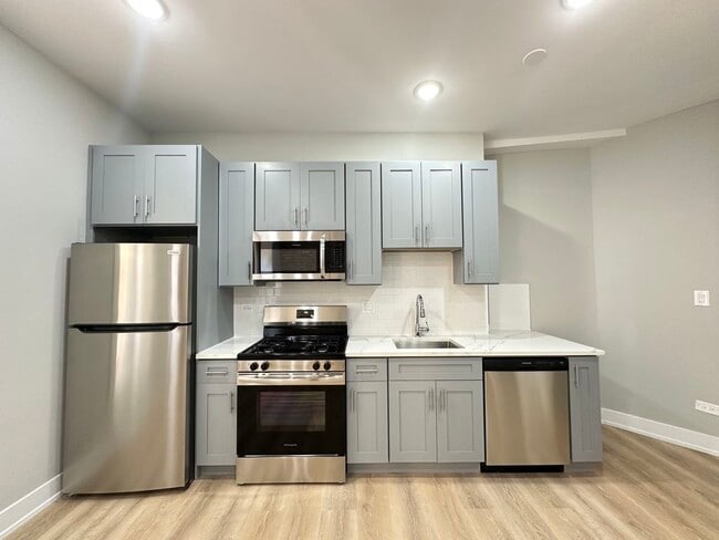 Building Photo - 419 W Belden Ave