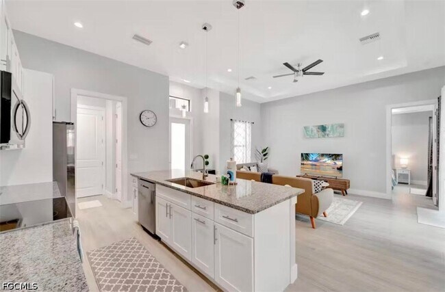 Foto del edificio - 3222 SW Santa Barbara Pl