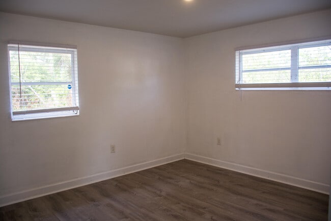 Building Photo - 86 Hurwood Ave