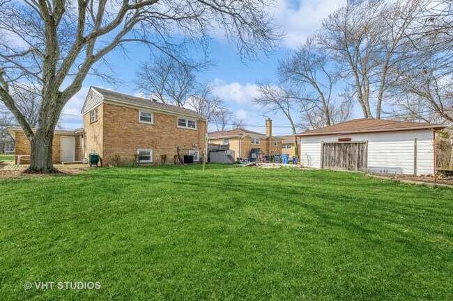 Foto del edificio - 565 Ridge Rd