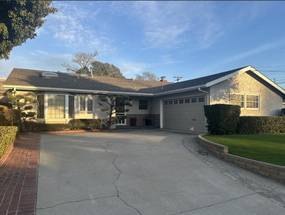 Primary Photo - ***SERENE SAN CARLOS HOME 4/2 WITH GARAGE,...