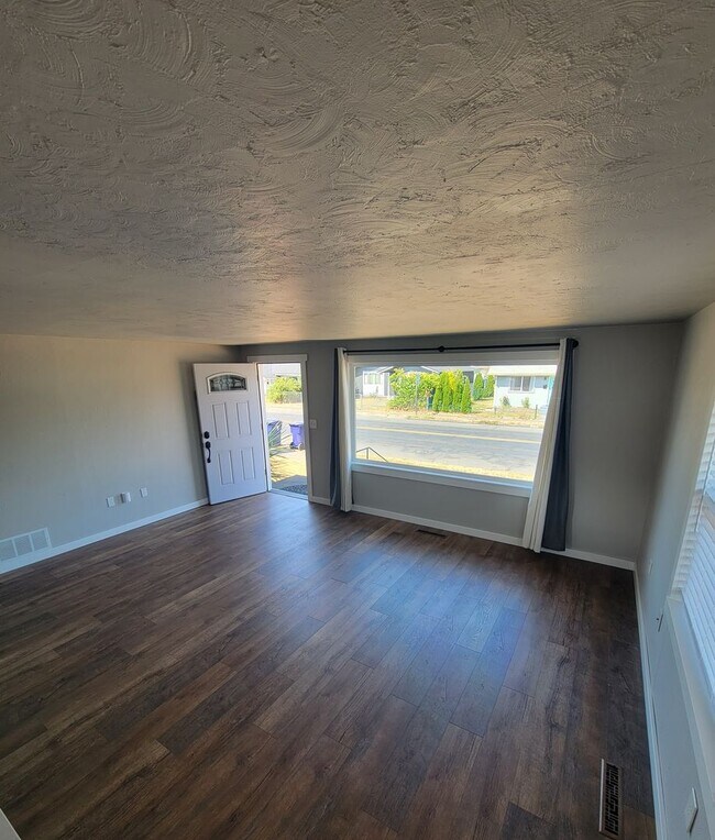 Foto del edificio - Beautifully updated 2 bedroom 1 bath home