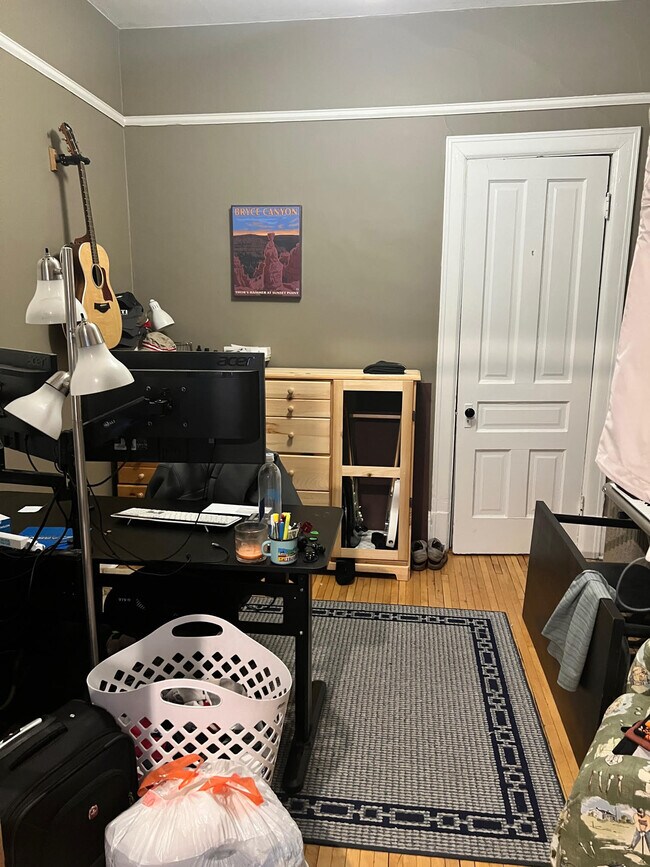 Foto del edificio - 834 W Newport Ave