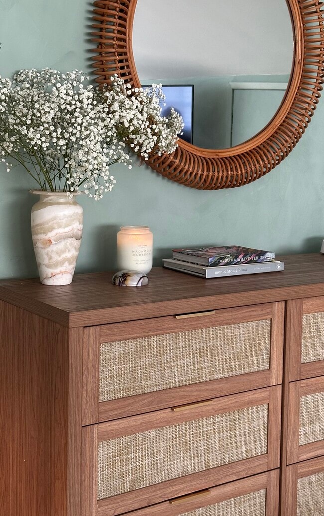 Building Photo - 329 E Mariposa Way